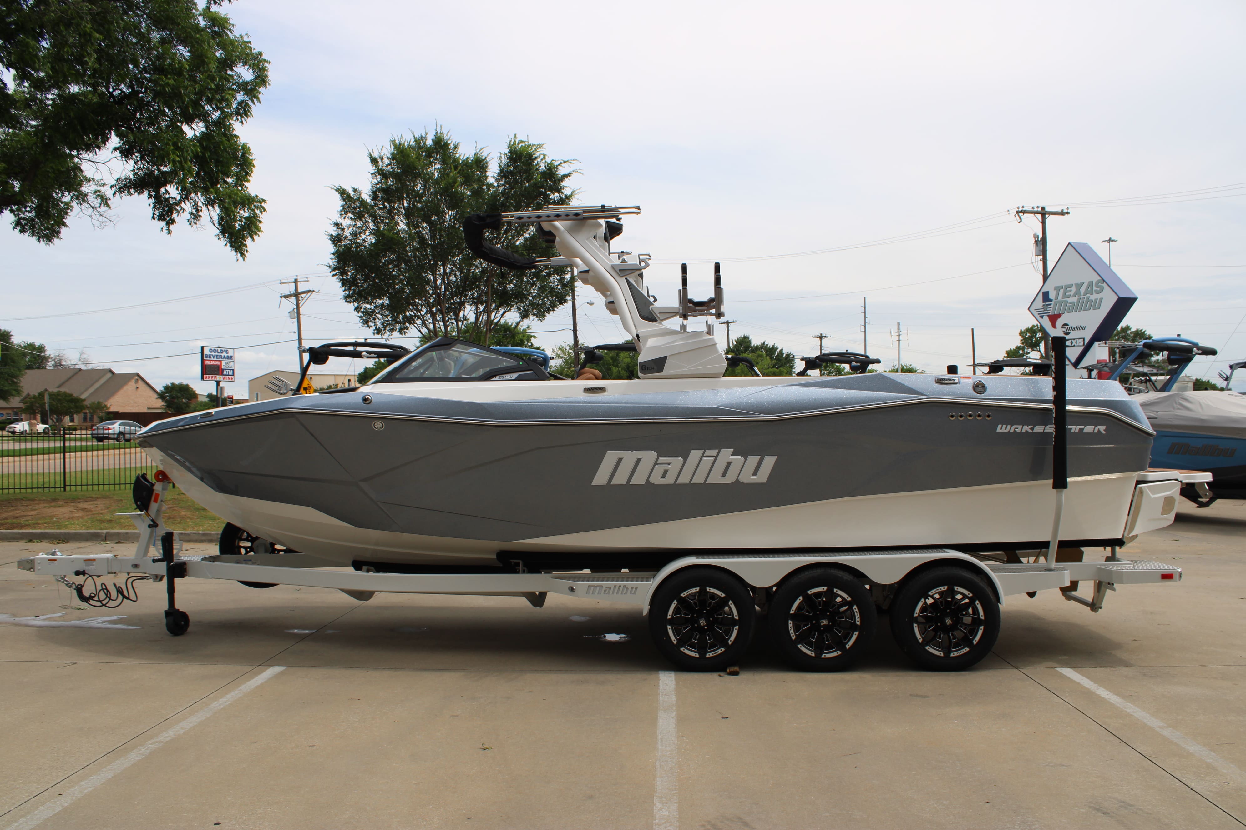 2025 Malibu 26 LSV Icon